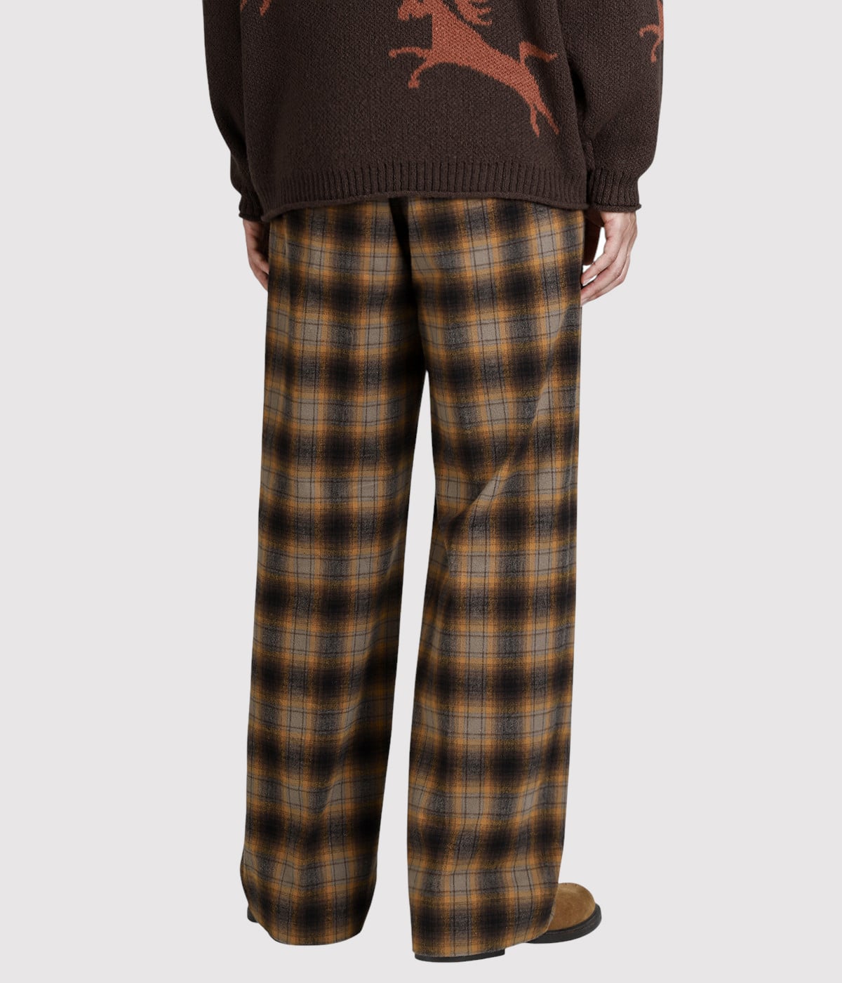 model（177cm / 62kg）B87 W73 H92 着用サイズ：L