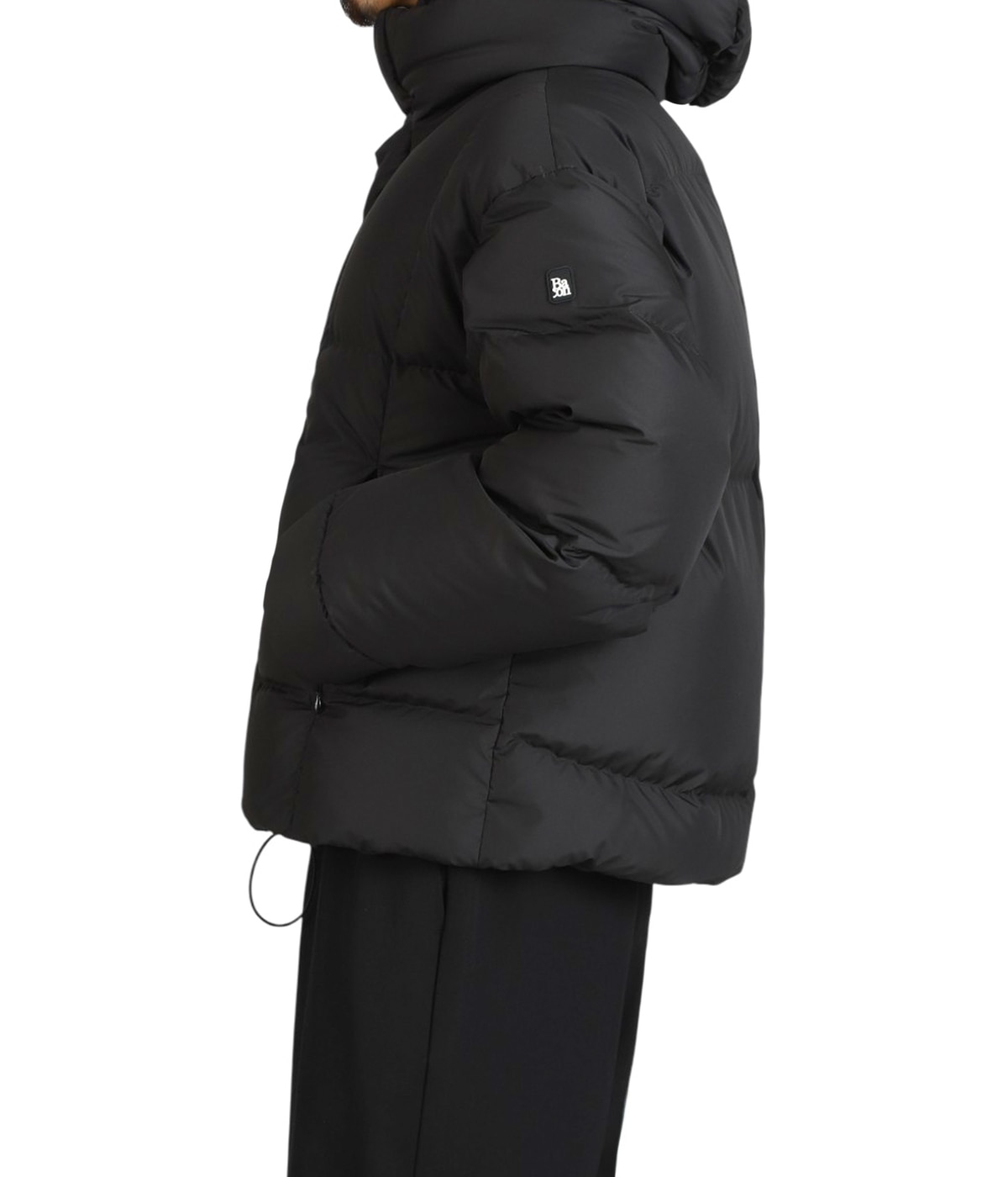 model（175cm / 60kg）B85 W75 H92 着用サイズ：M