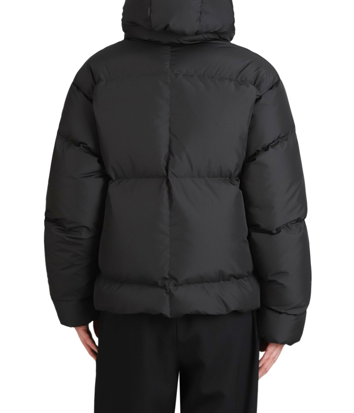 model（175cm / 60kg）B85 W75 H92 着用サイズ：M