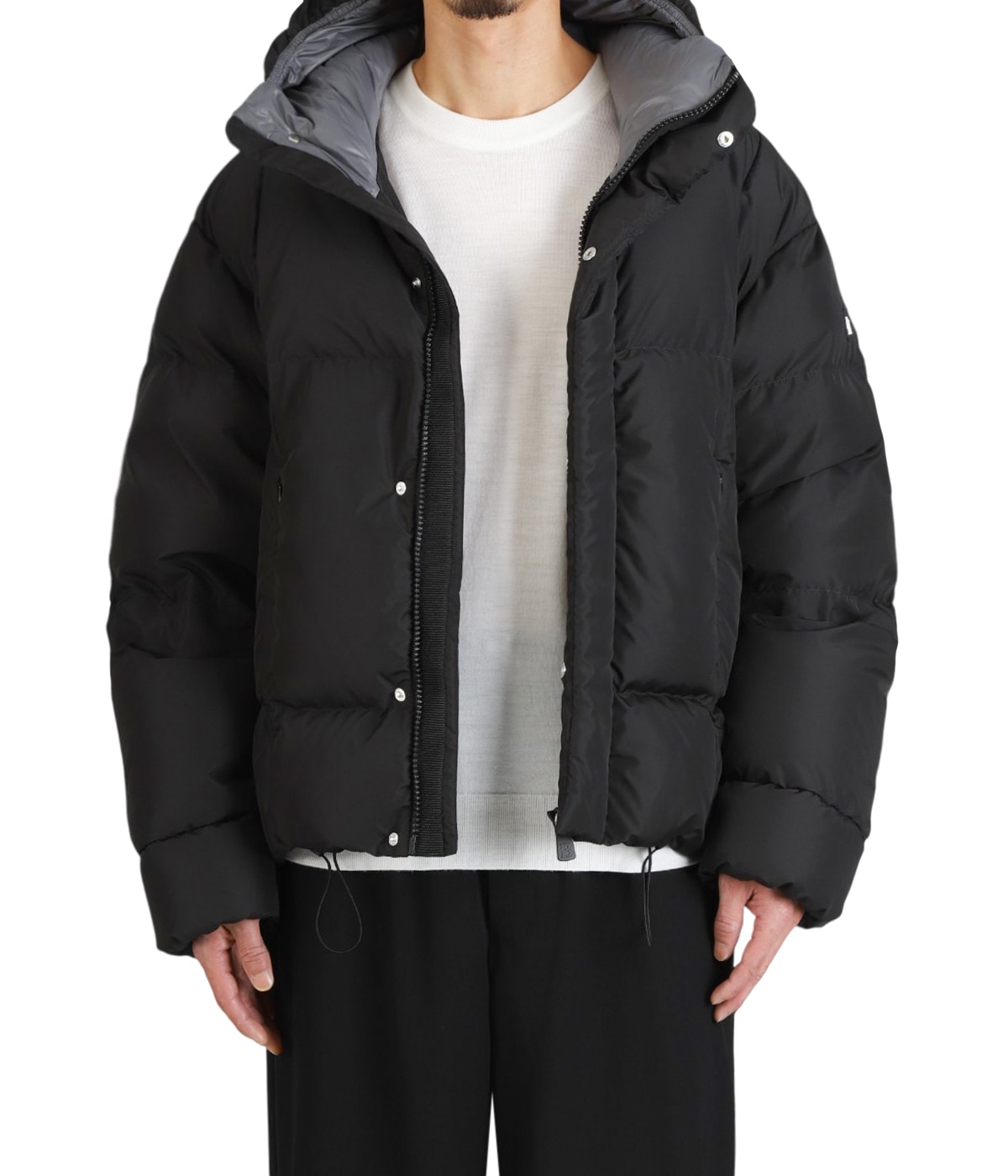 model（175cm / 60kg）B85 W75 H92 着用サイズ：M