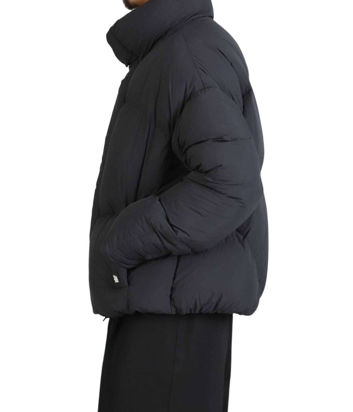 model(175cm / 60kg)B85 W75 H92 着用サイズ：S