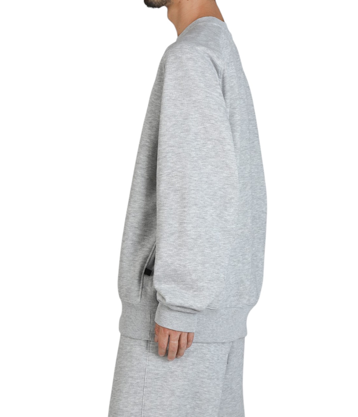 model（184cm / 63kg）B85 W80 H102 着用サイズ：L