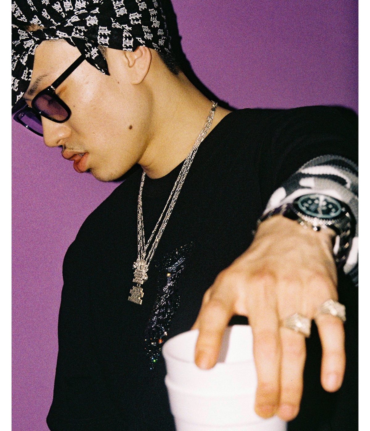 RHINESTONE GRAYSCALE HWC LABEL TEE | BlackEyePatch(ブラックアイ