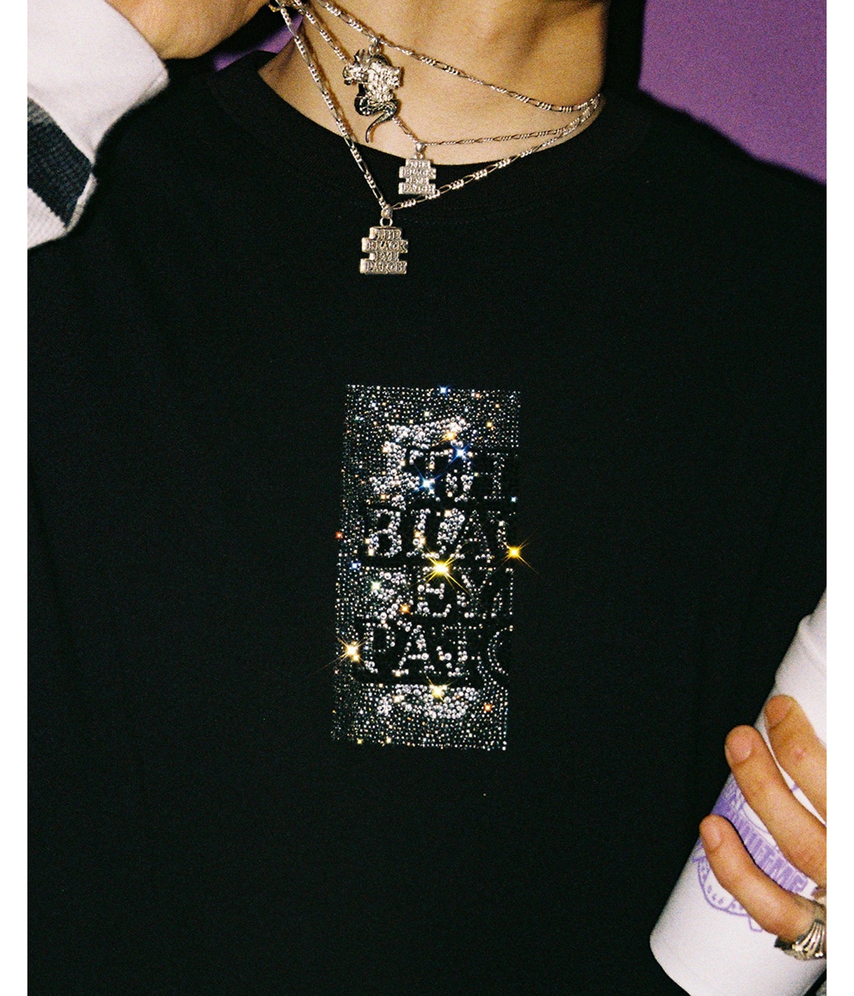 RHINESTONE GRAYSCALE HWC LABEL TEE | BlackEyePatch(ブラックアイ RHINESTONE GRAYSCALE HWC LABEL TEE | BlackEyePatch(ブラックアイ