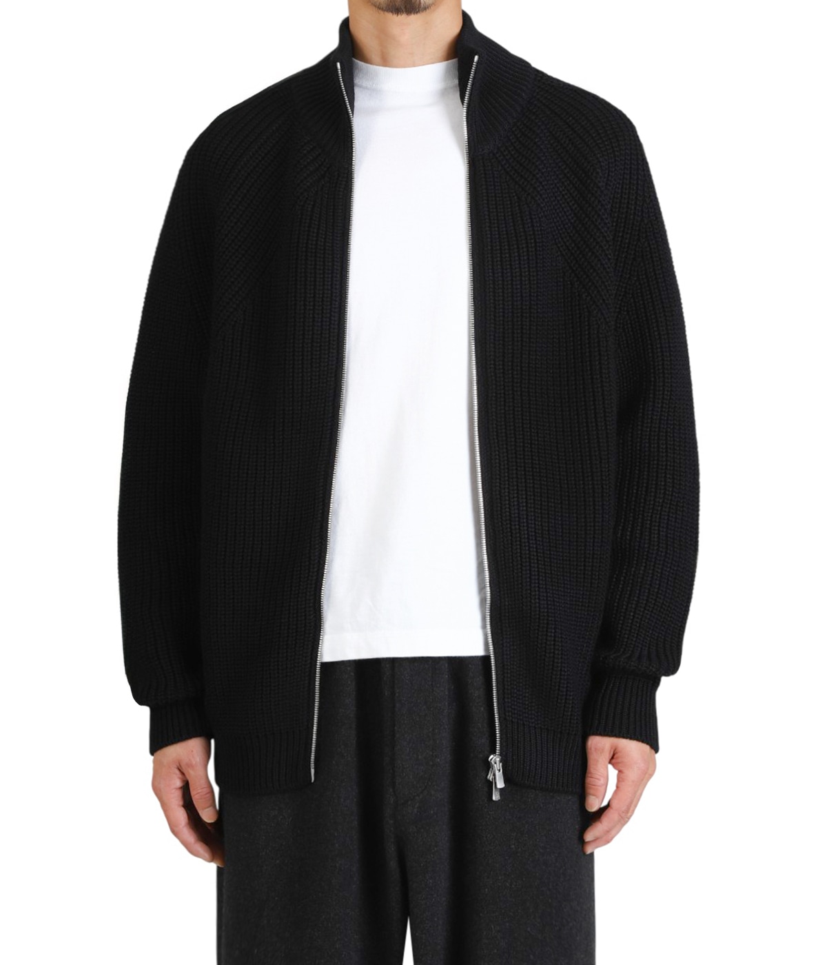 model（175cm / 60kg）B85 W75 H92 着用サイズ：2