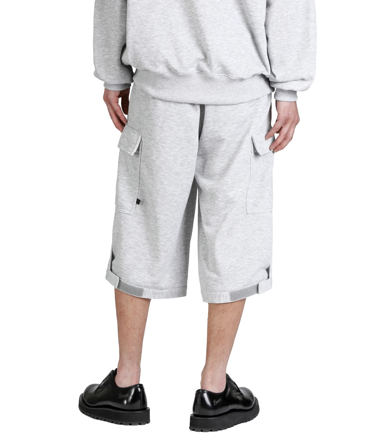 model（175cm / 60kg）B85 W75 H92 着用サイズ：M