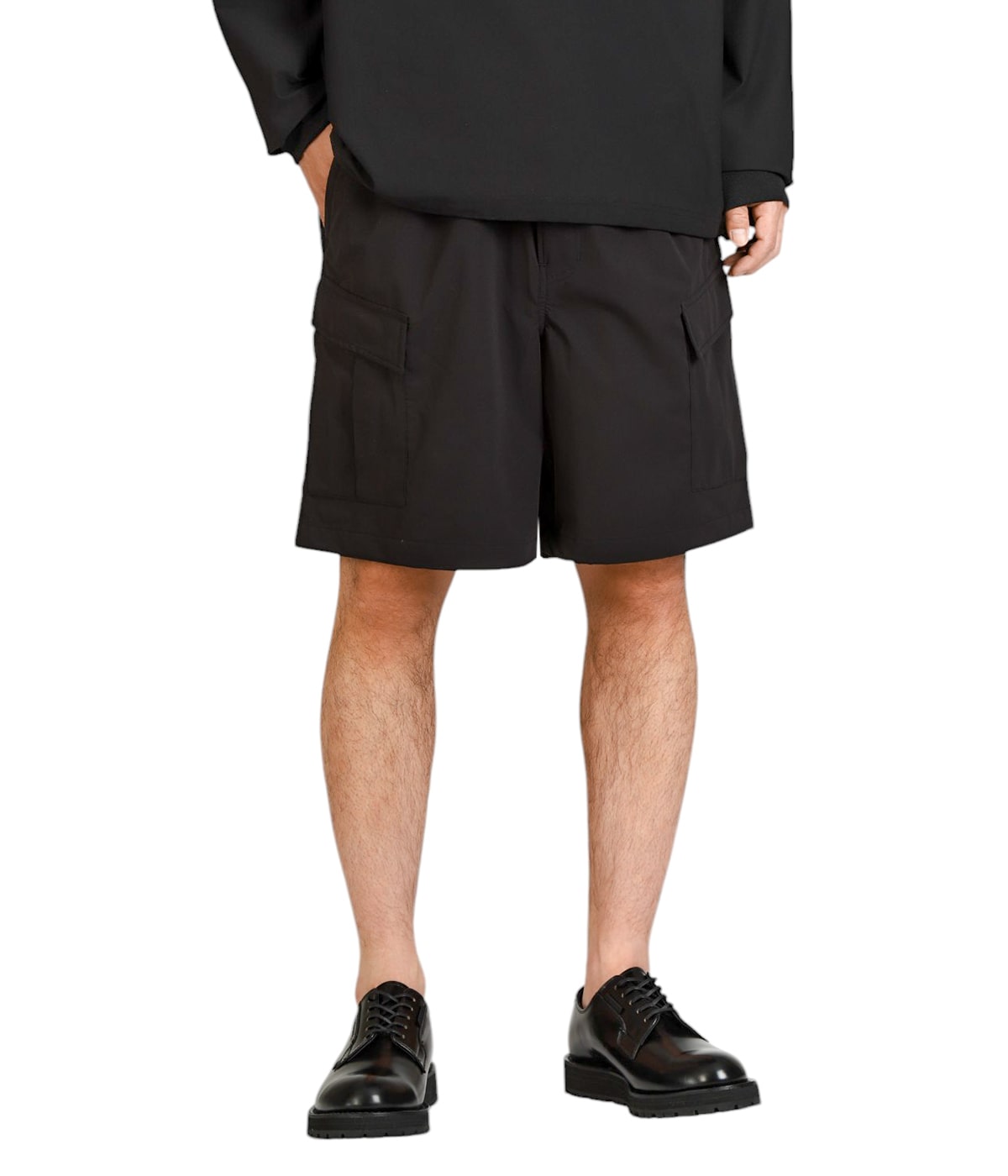 model（184cm / 63kg）B85 W80 H102 着用サイズ：XL