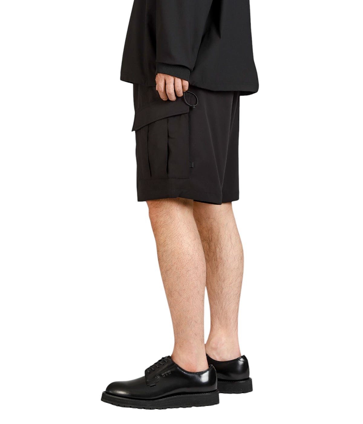 model（184cm / 63kg）B85 W80 H102 着用サイズ：XL