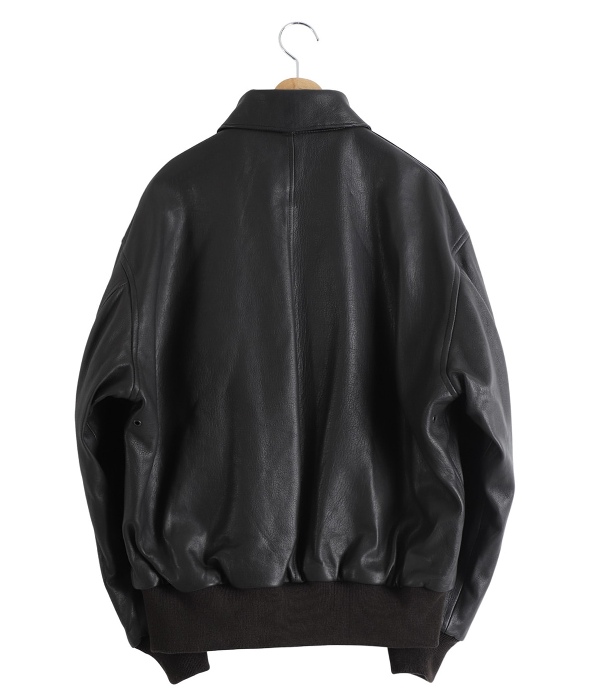 comoli 25AW シープスキン A-2ジャケット 新品未使用 サイズ3 COMOLI 25AW . シープスキン A-2ジャケット ¥264,000- tax in . モデル