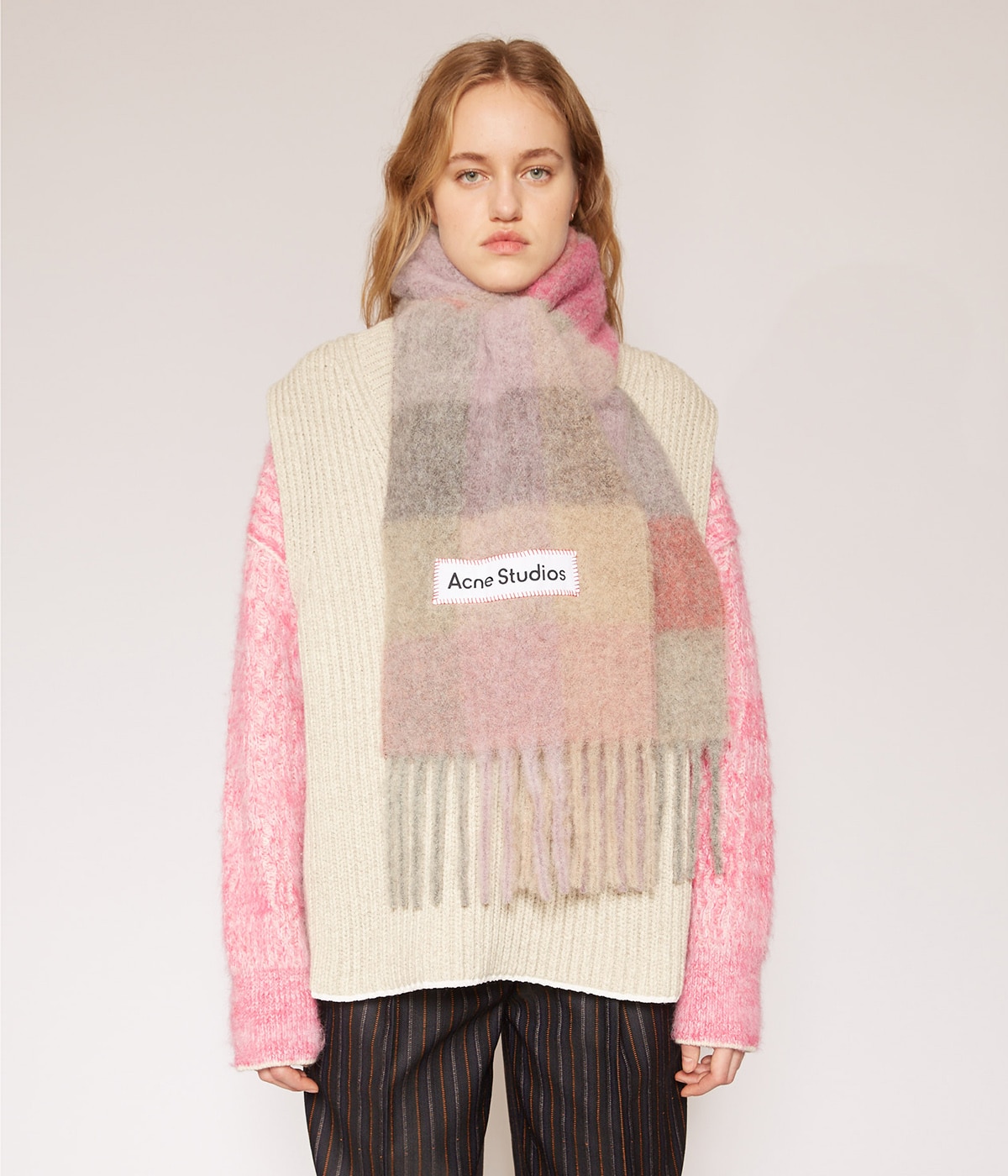 毎年大人気 Acne Studiosのマフラーをご紹介 / スタッフブログ