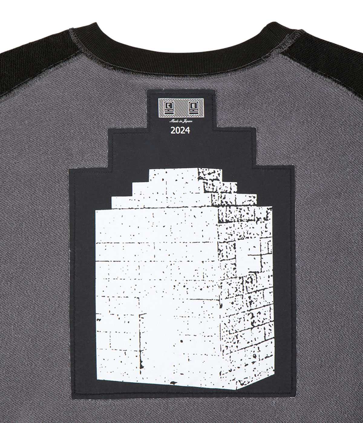 PANEL SHOULDER CREW NECK CHARCOAL | C.E(シーイー) / トップス