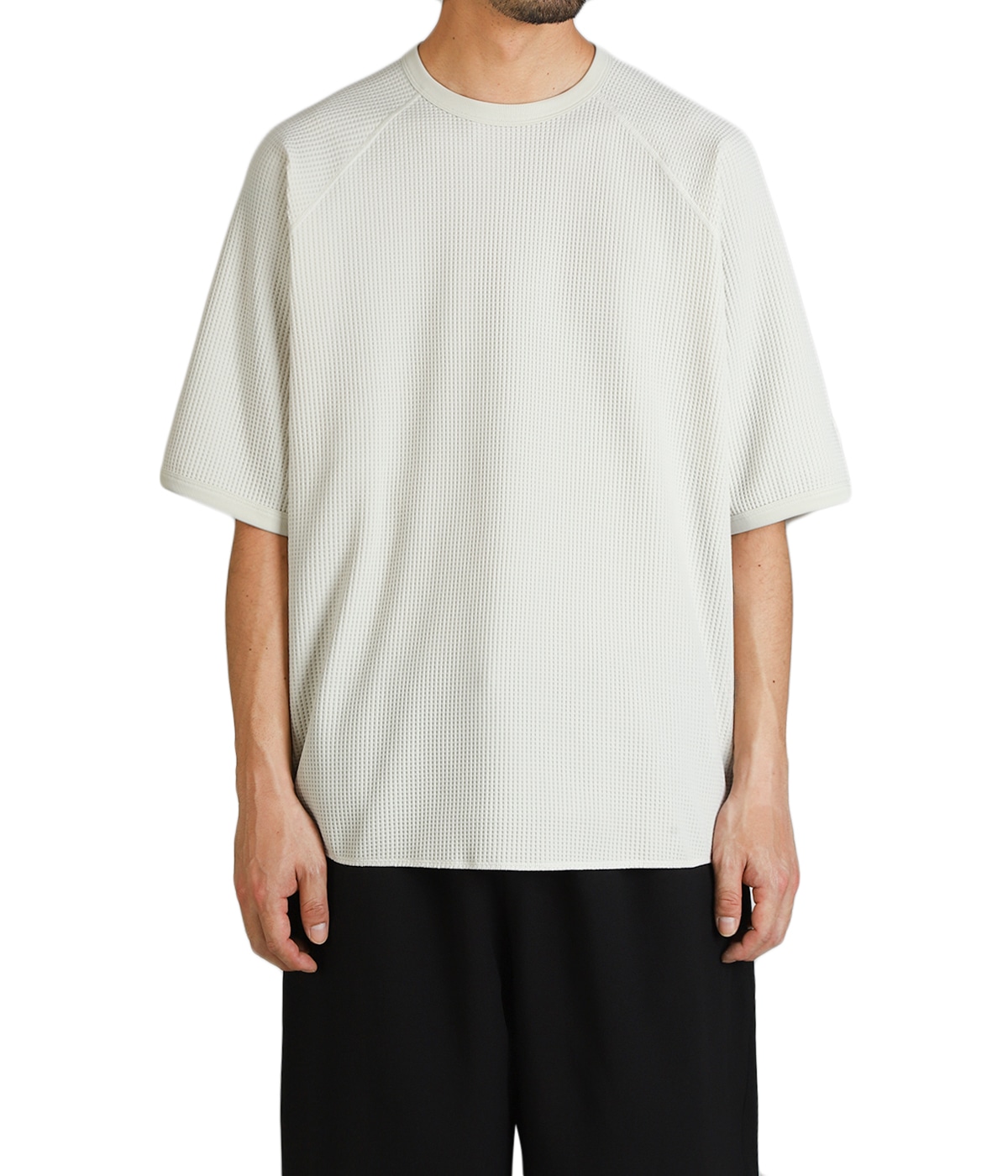 model（184cm / 63kg）B85 W80 H102 着用サイズ：4