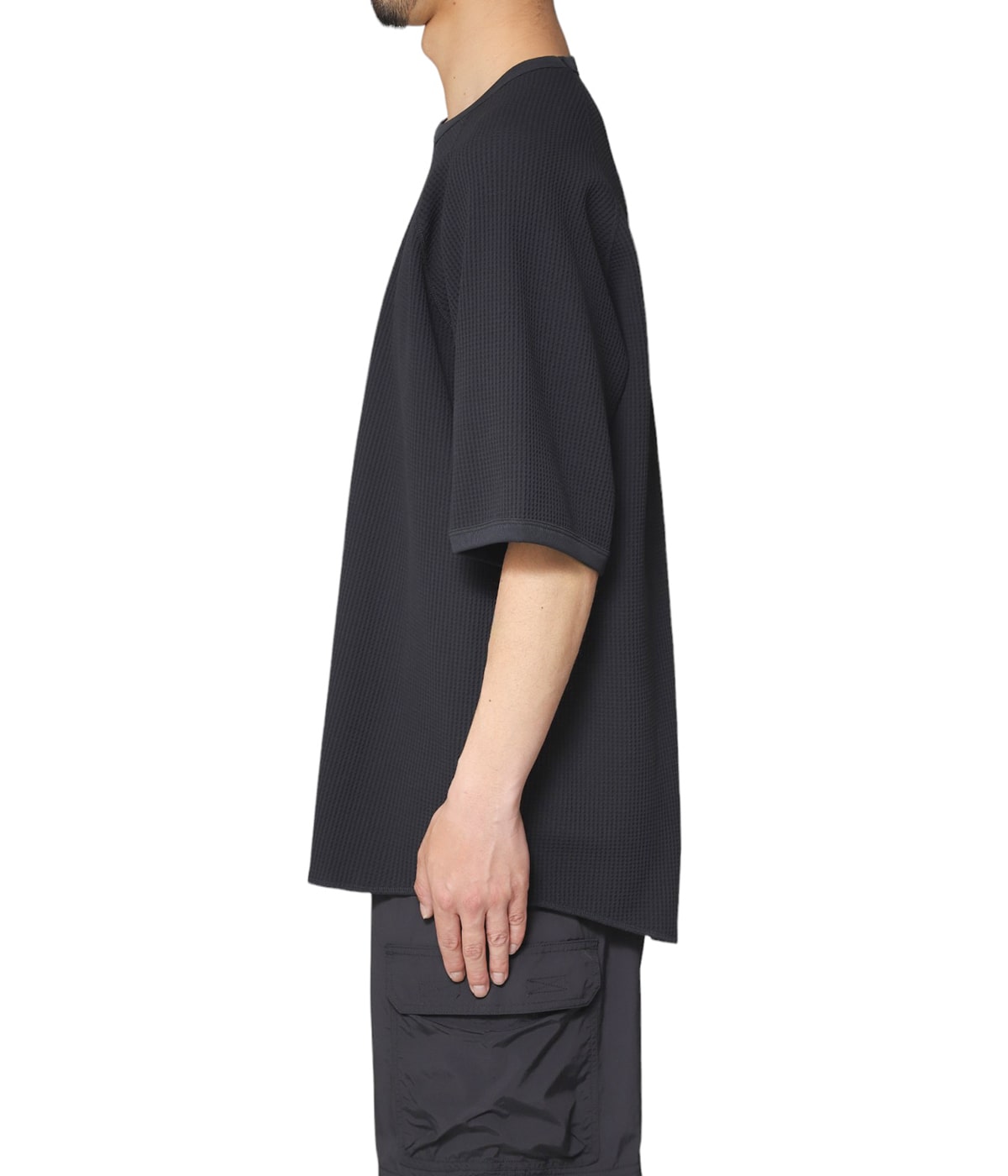 model（184cm / 63kg）B85 W80 H102 着用サイズ：4
