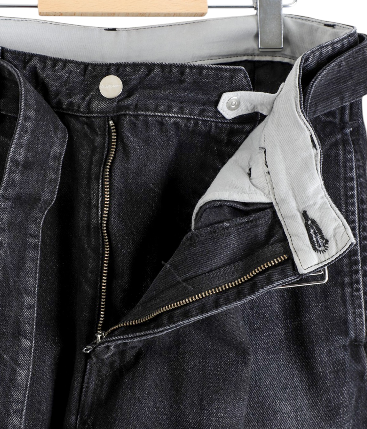 パンツ Levi's/Belted denim trousers LEVI'S(R)/リーバイス(R) 別注 TWISTED BELTED デニムパンツ