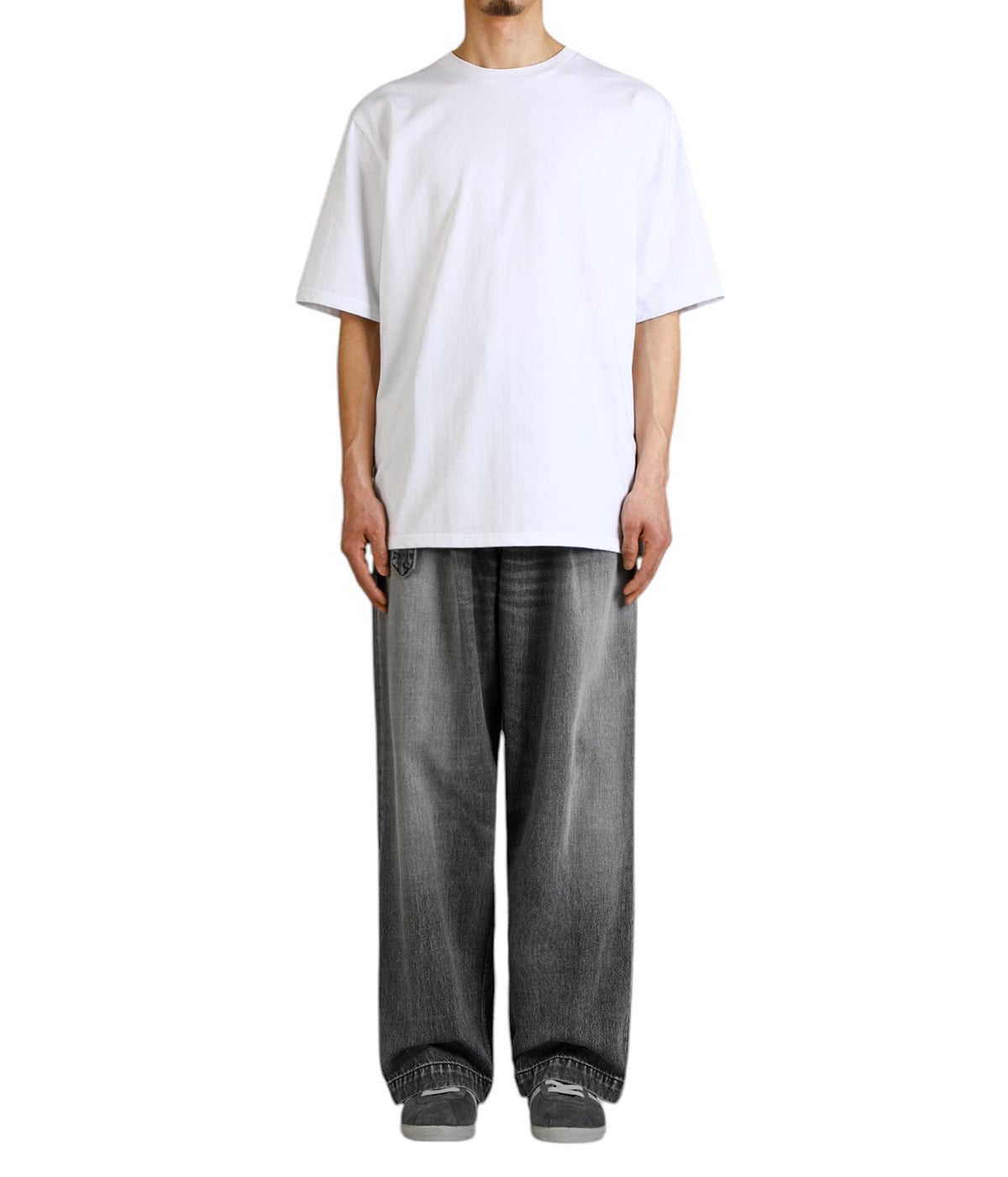 model（175cm / 60kg）B85 W75 H92 着用サイズ：3