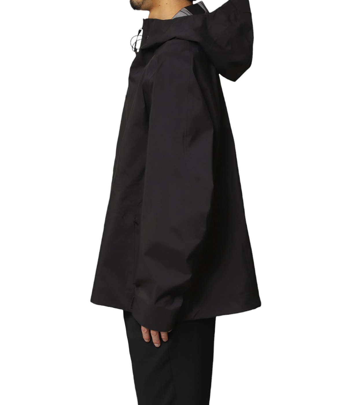 model（184cm / 63kg）B85 W80 H102 着用サイズ：5