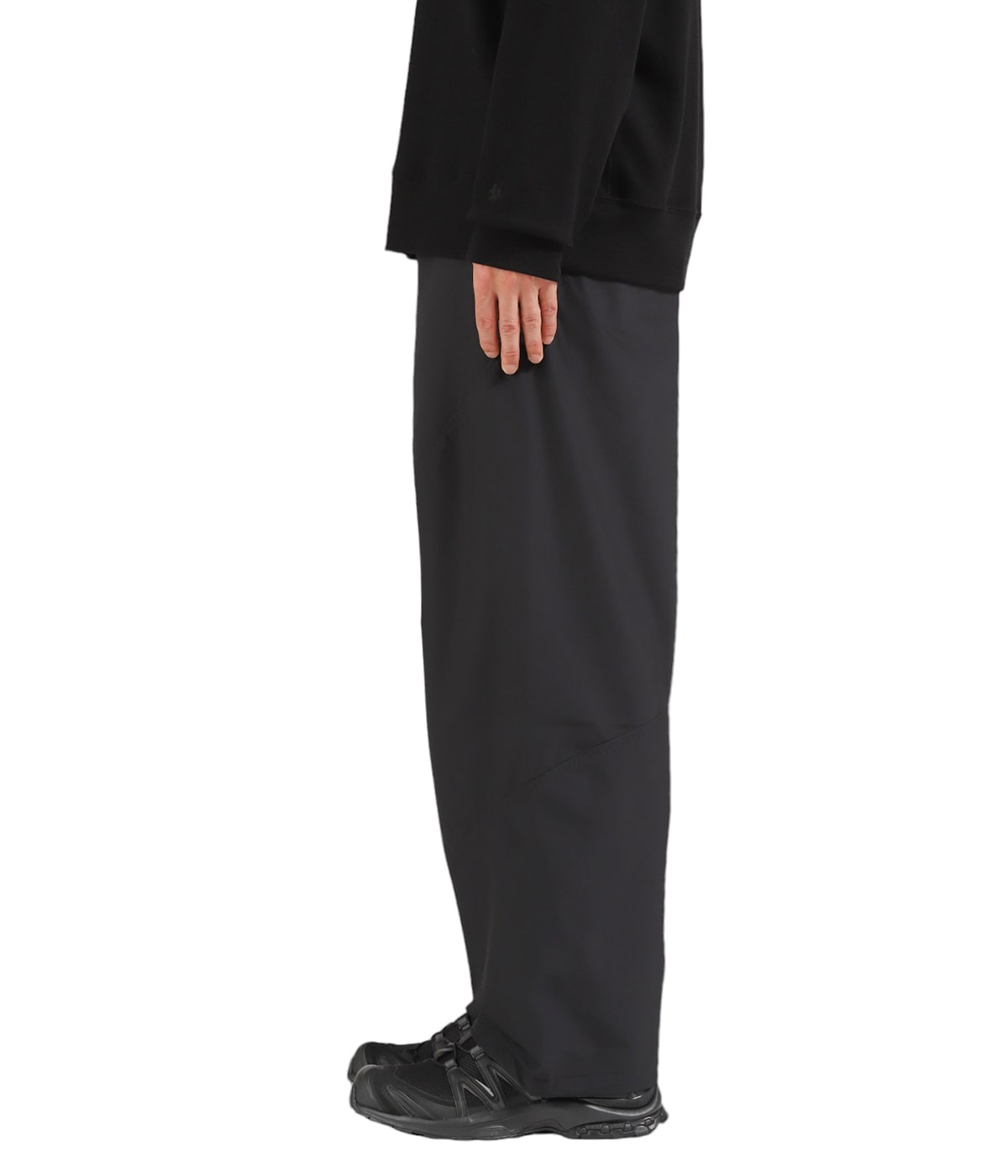 model（175cm / 60kg）B85 W75 H92 着用サイズ：3