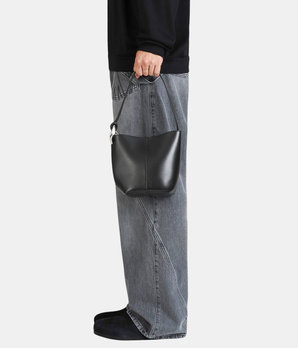 JW ANDERSON JWAコナ小さなハントルハケットハック 【関税込】 THE JWA CORNER BUCKET | JW ANDERSON(ジェイダブリュー