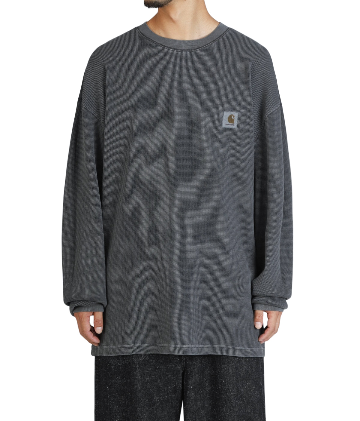 model（184cm / 63kg）B85 W80 H102 着用サイズ：XL