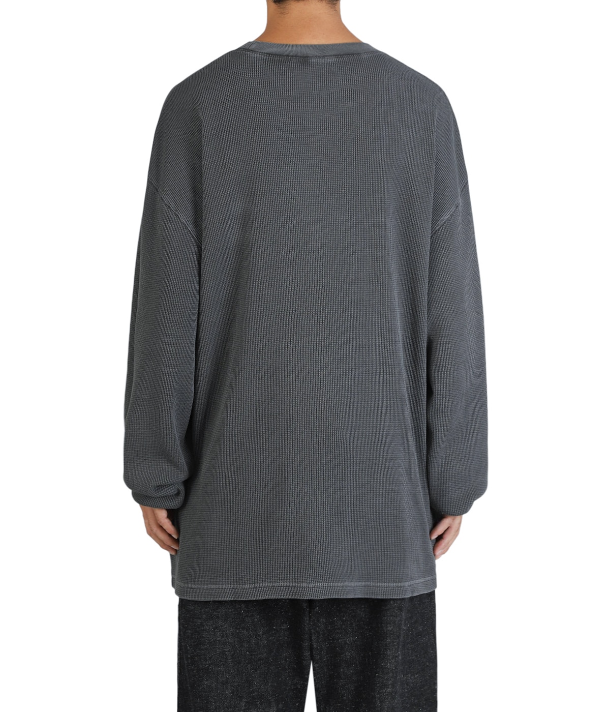 model（184cm / 63kg）B85 W80 H102 着用サイズ：XL