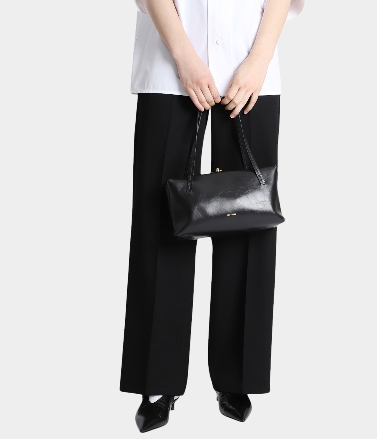 【Jil Sander】 GOJI PILLOW ロゴ スモールレザー トートバッグ Jil Sander Medium Leather Goji Pillow Shoulder Bag | Harrods US