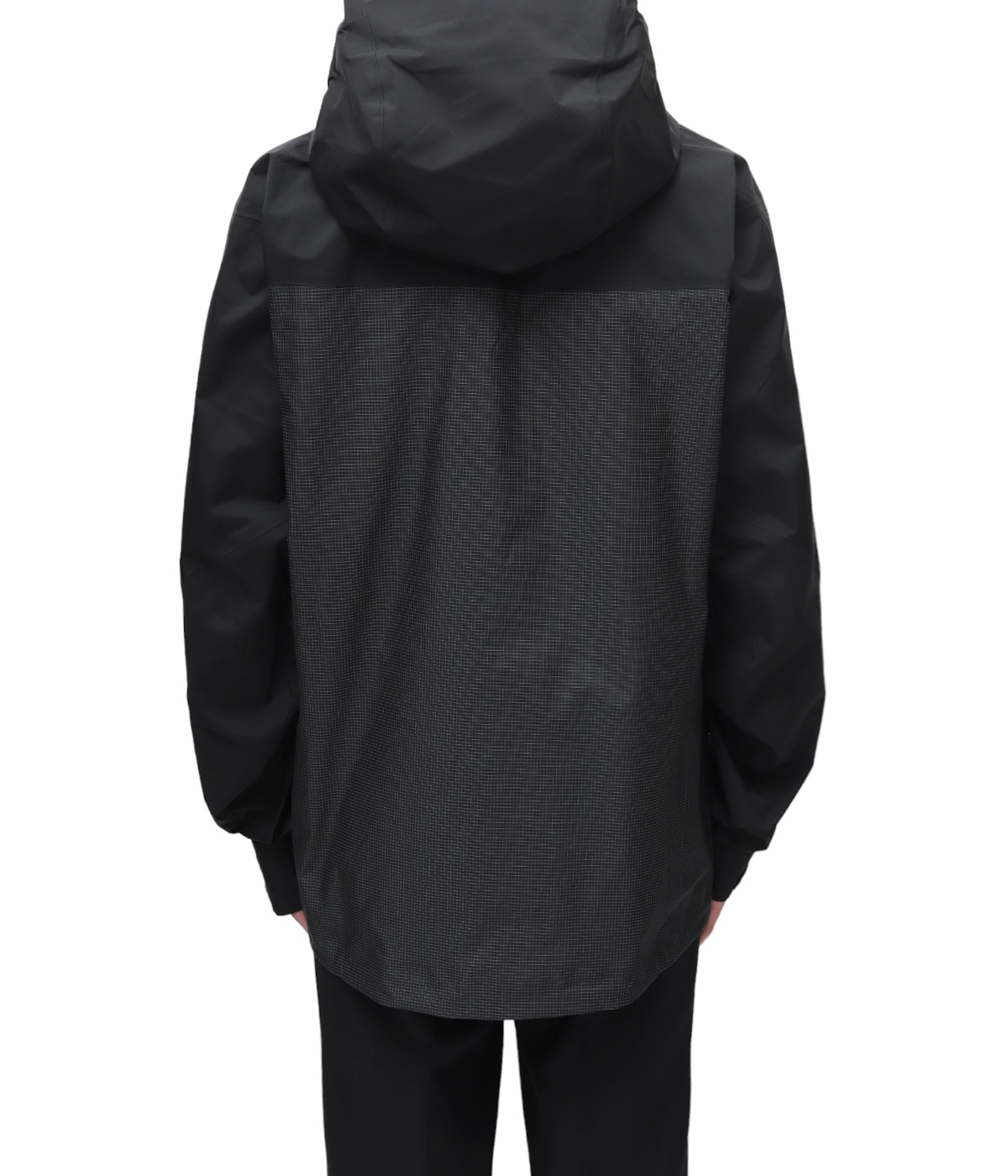 model（175cm / 60kg）B85 W75 H92 着用サイズ：M
