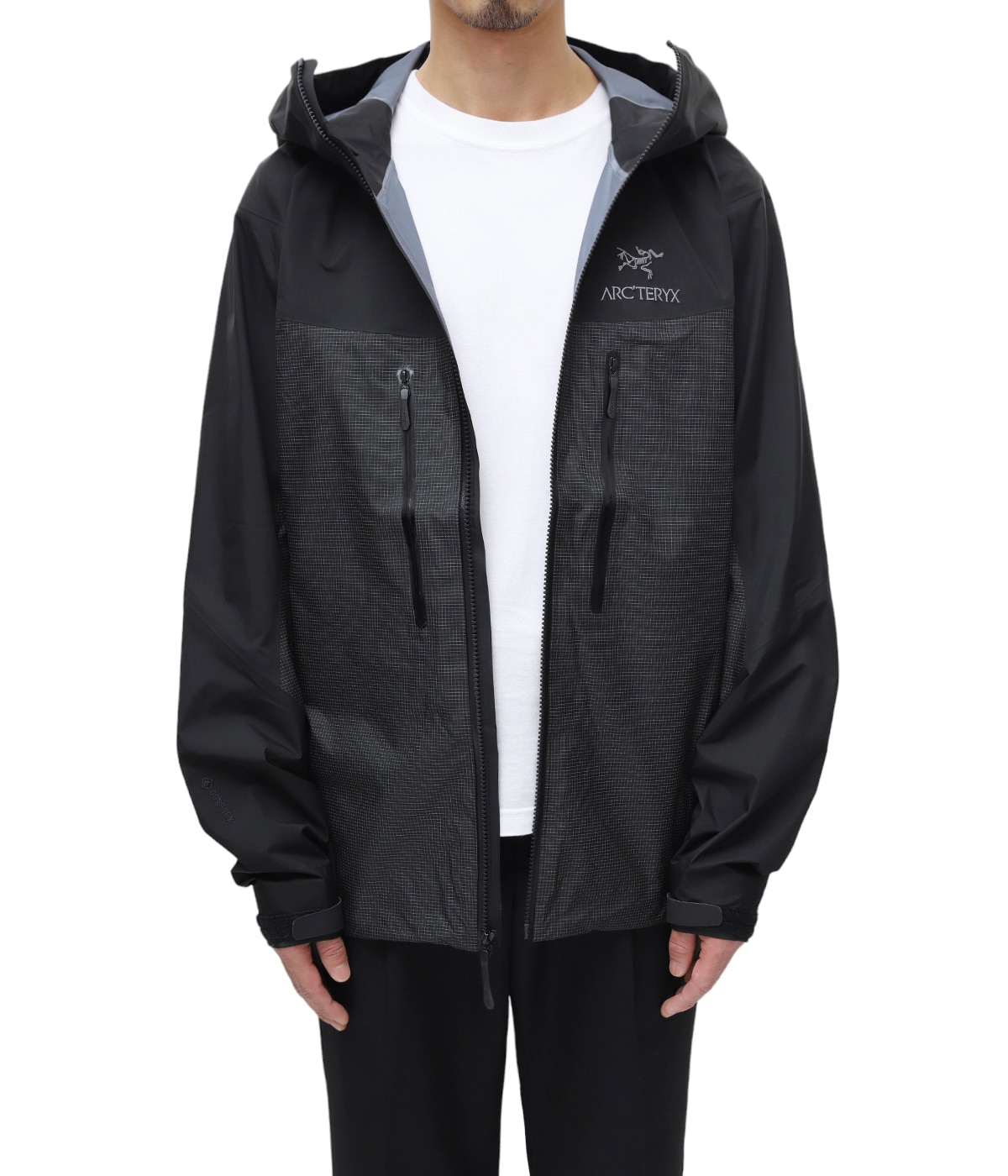 model（175cm / 60kg）B85 W75 H92 着用サイズ：M