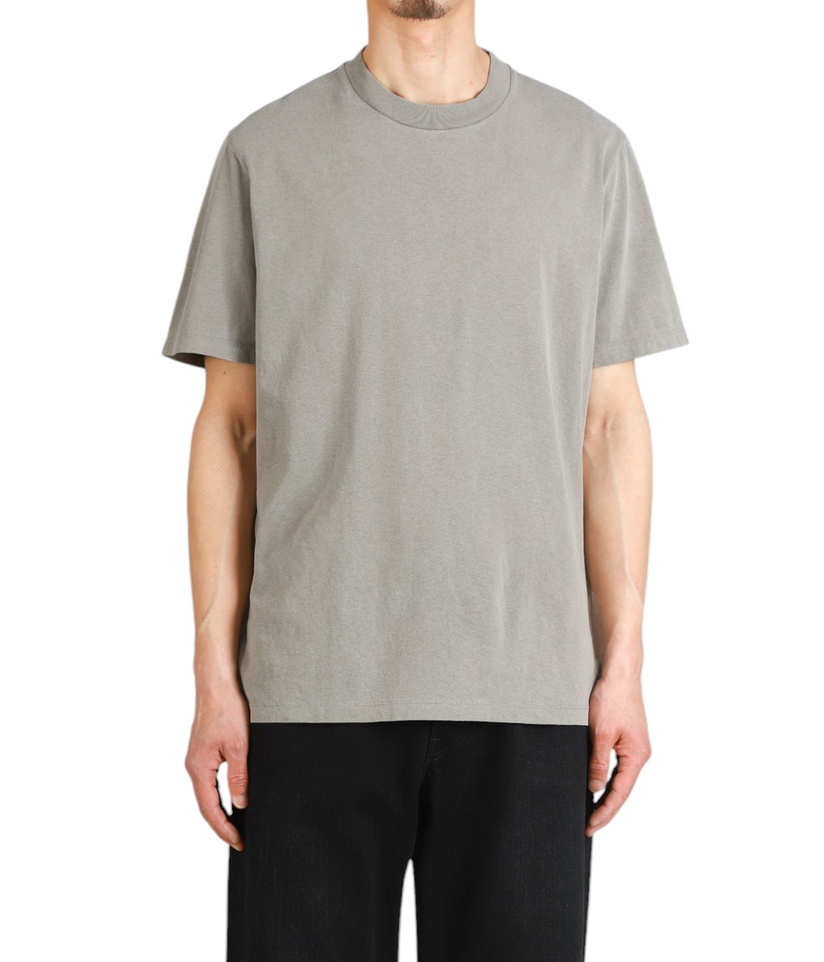 model（175cm / 60kg）B85 W75 H92 着用サイズ：46