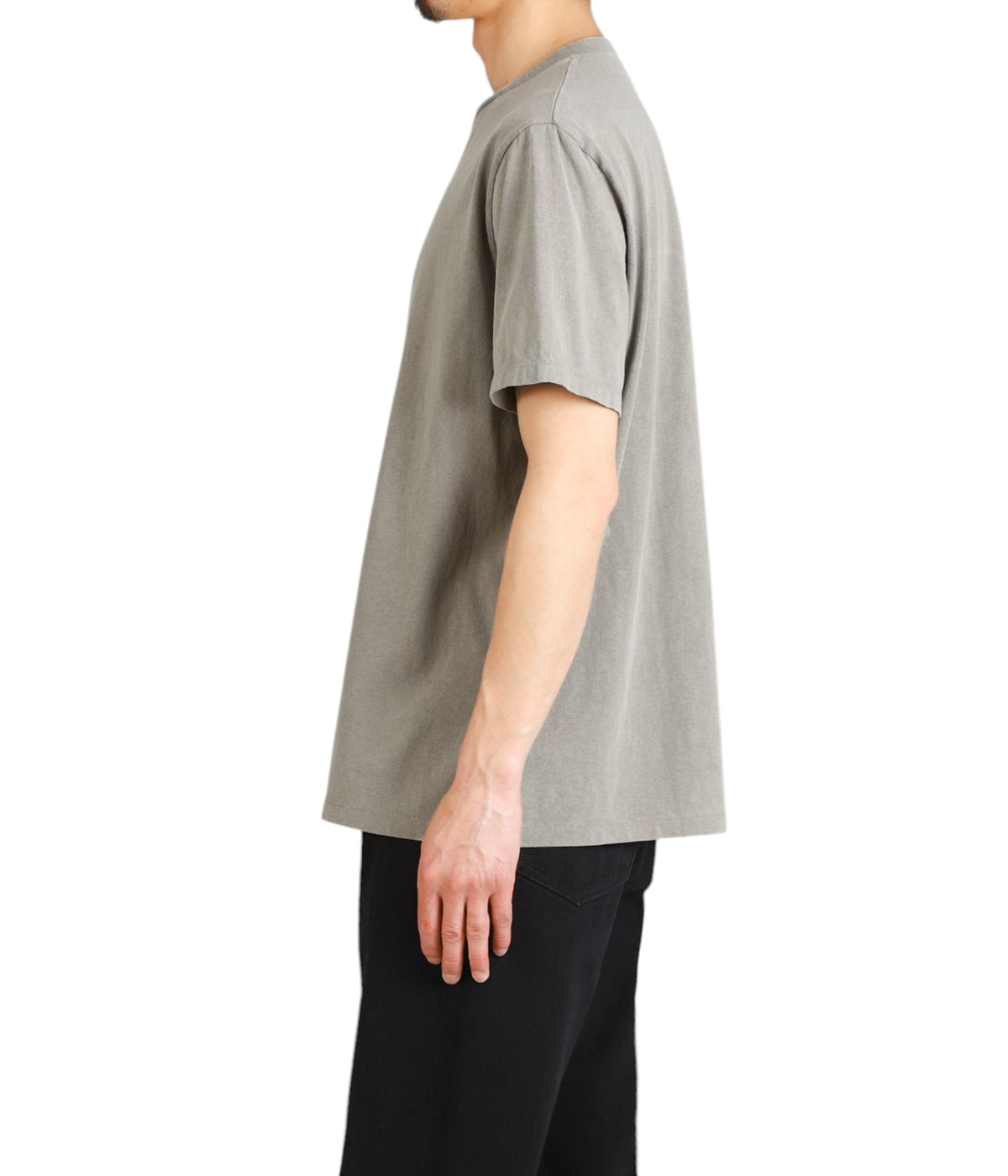 model（175cm / 60kg）B85 W75 H92 着用サイズ：46