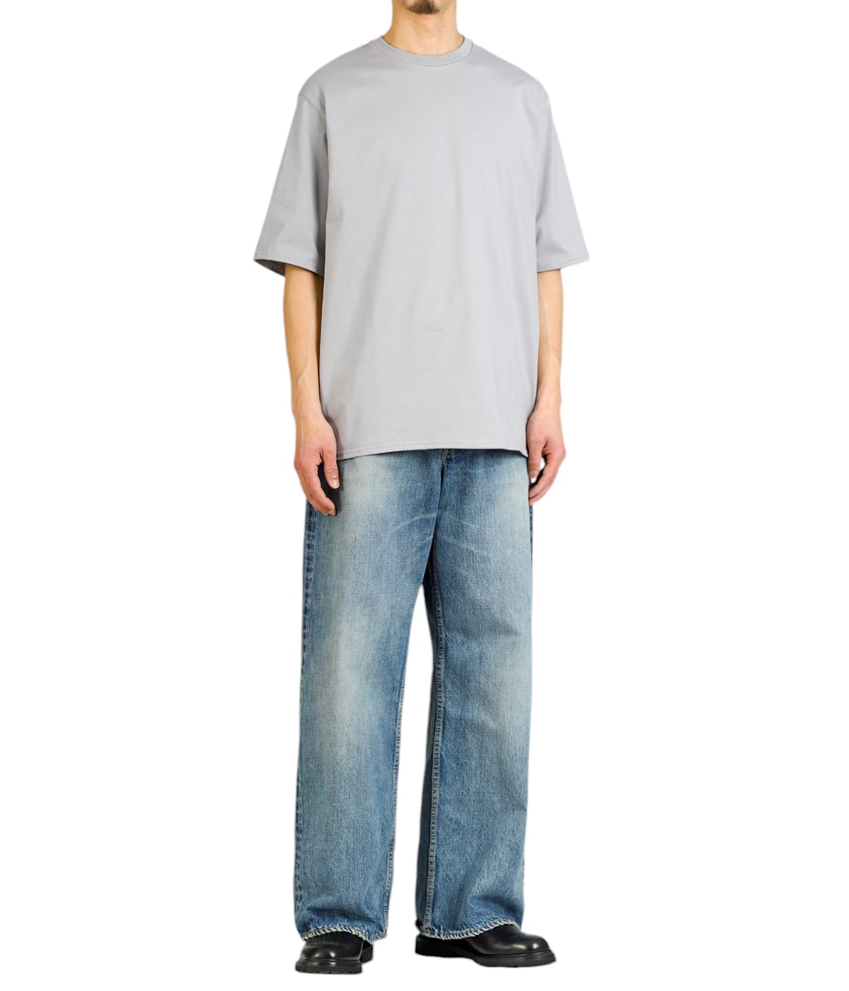 model（175cm / 60kg）B85 W75 H92 着用サイズ：2(M)