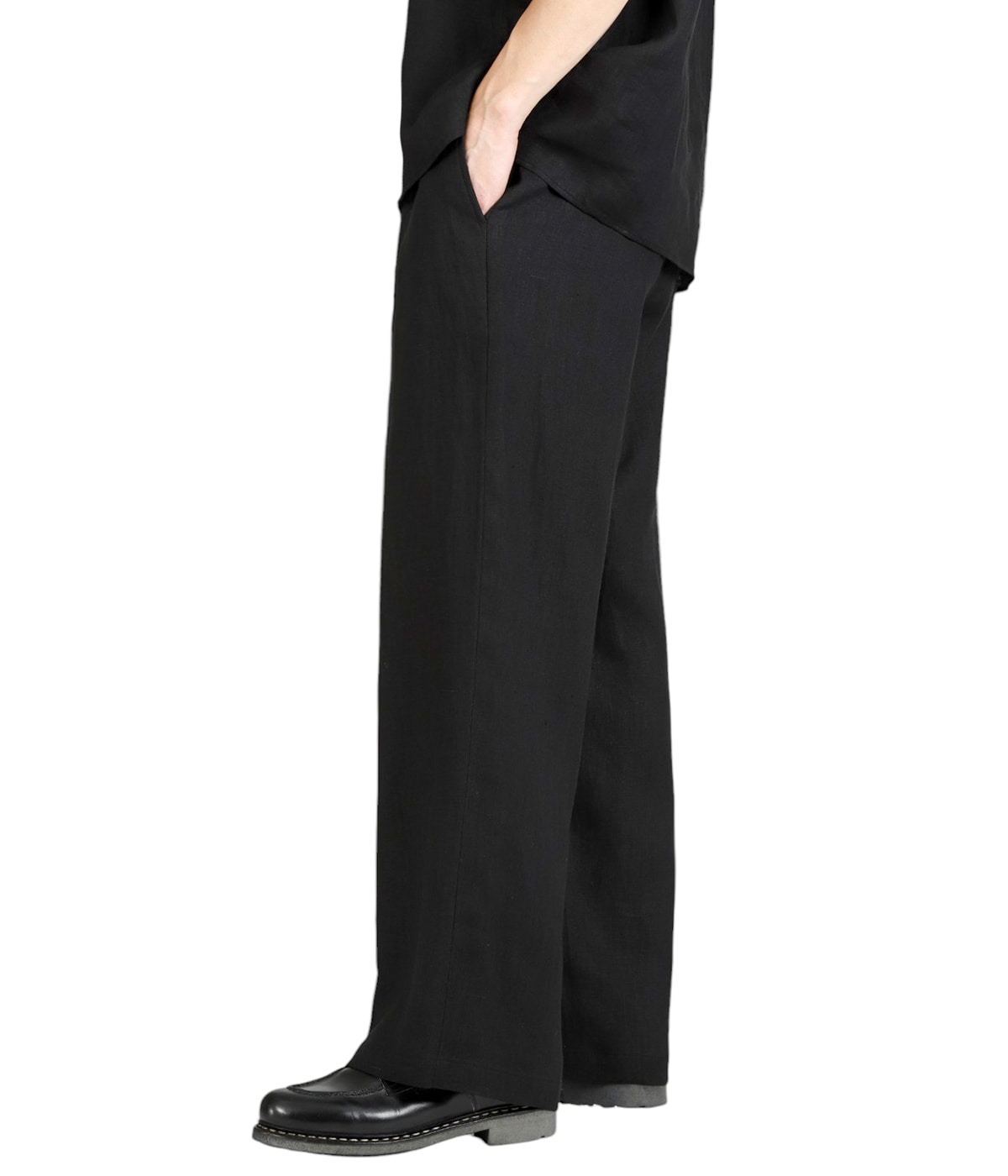 model（175cm / 60kg）B85 W75 H92 着用サイズ：2(M)