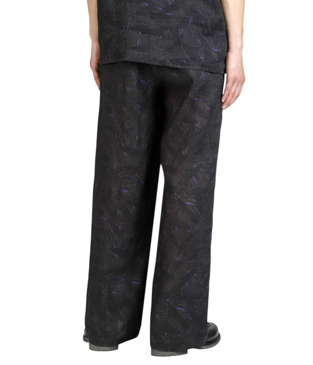 model（175cm / 60kg）B85 W75 H92 着用サイズ：2(M)