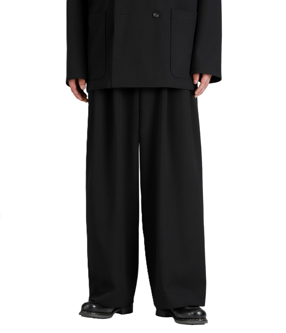 model（175cm / 60kg）B85 W75 H92 着用サイズ：2(M)