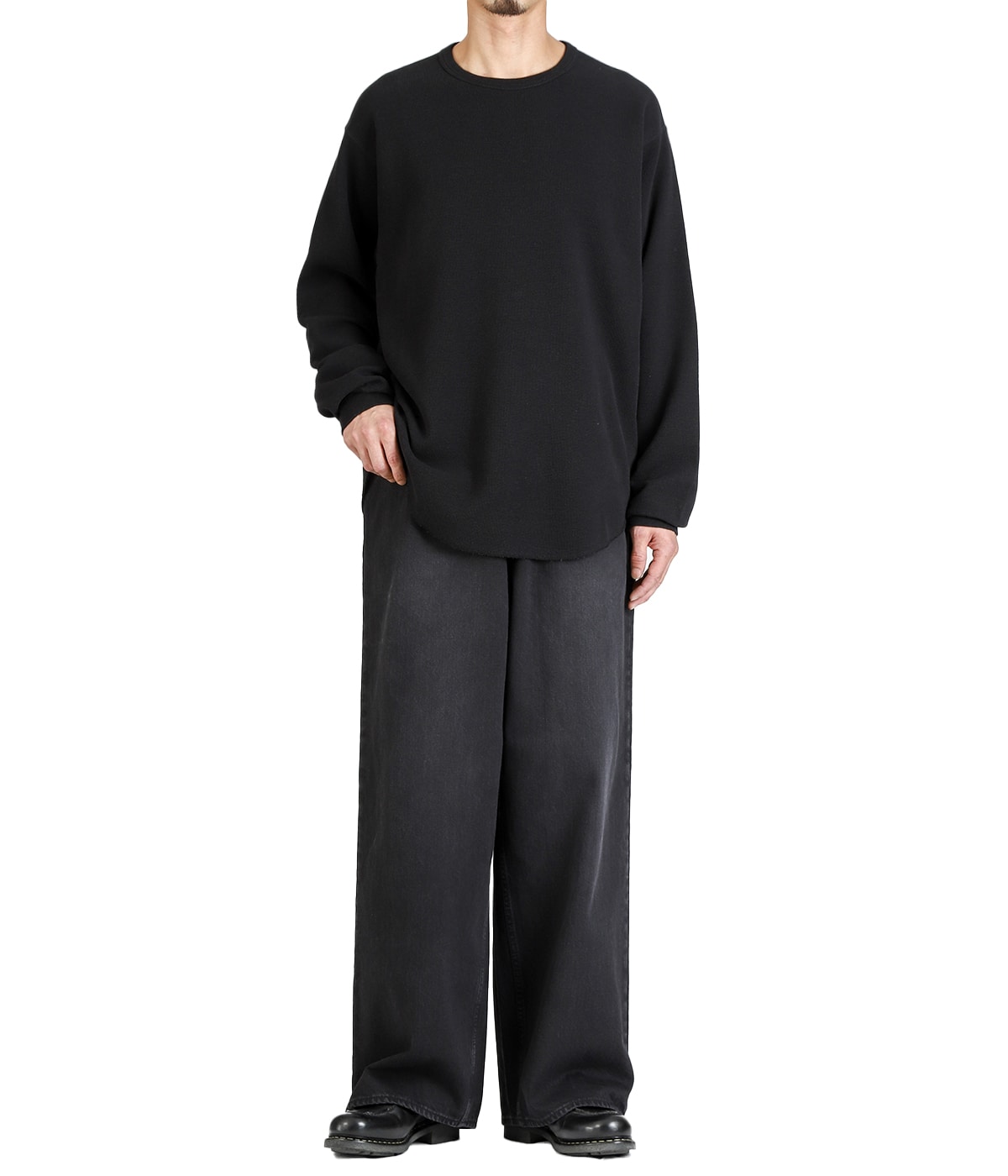 model（175cm / 60kg）B85 W75 H92 着用サイズ：2(M)