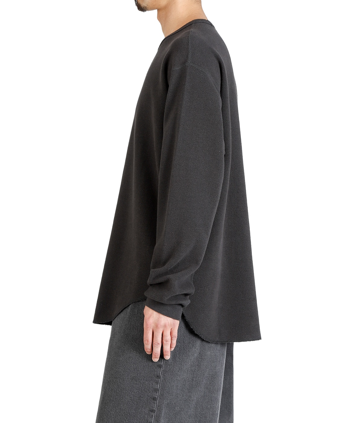 model（175cm / 60kg）B85 W75 H92 着用サイズ：2(M)