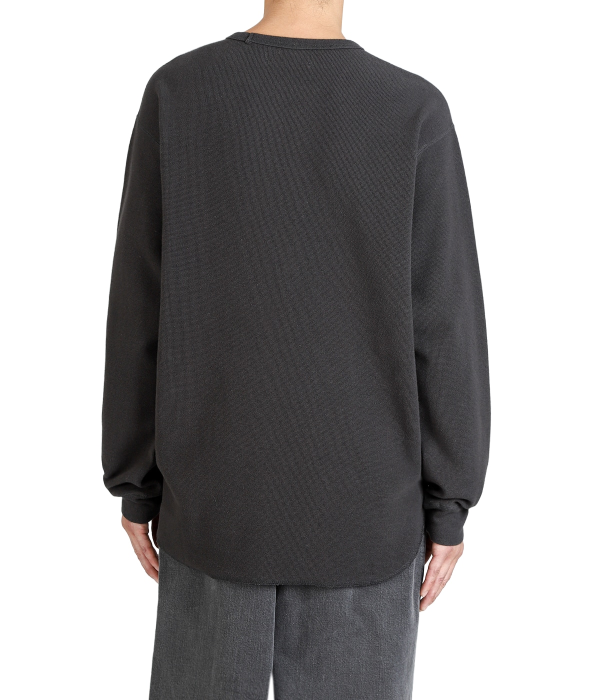 model（175cm / 60kg）B85 W75 H92 着用サイズ：2(M)