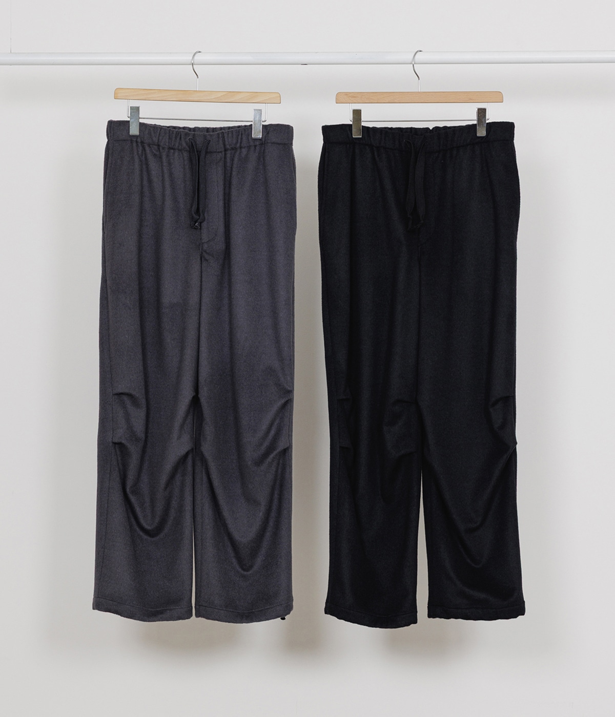 パンツ CHIEKO+ silk wool marvelt pants 予約】KNEE TUCK PANTS -WOOL SILK BEAVER- | marka(マーカ