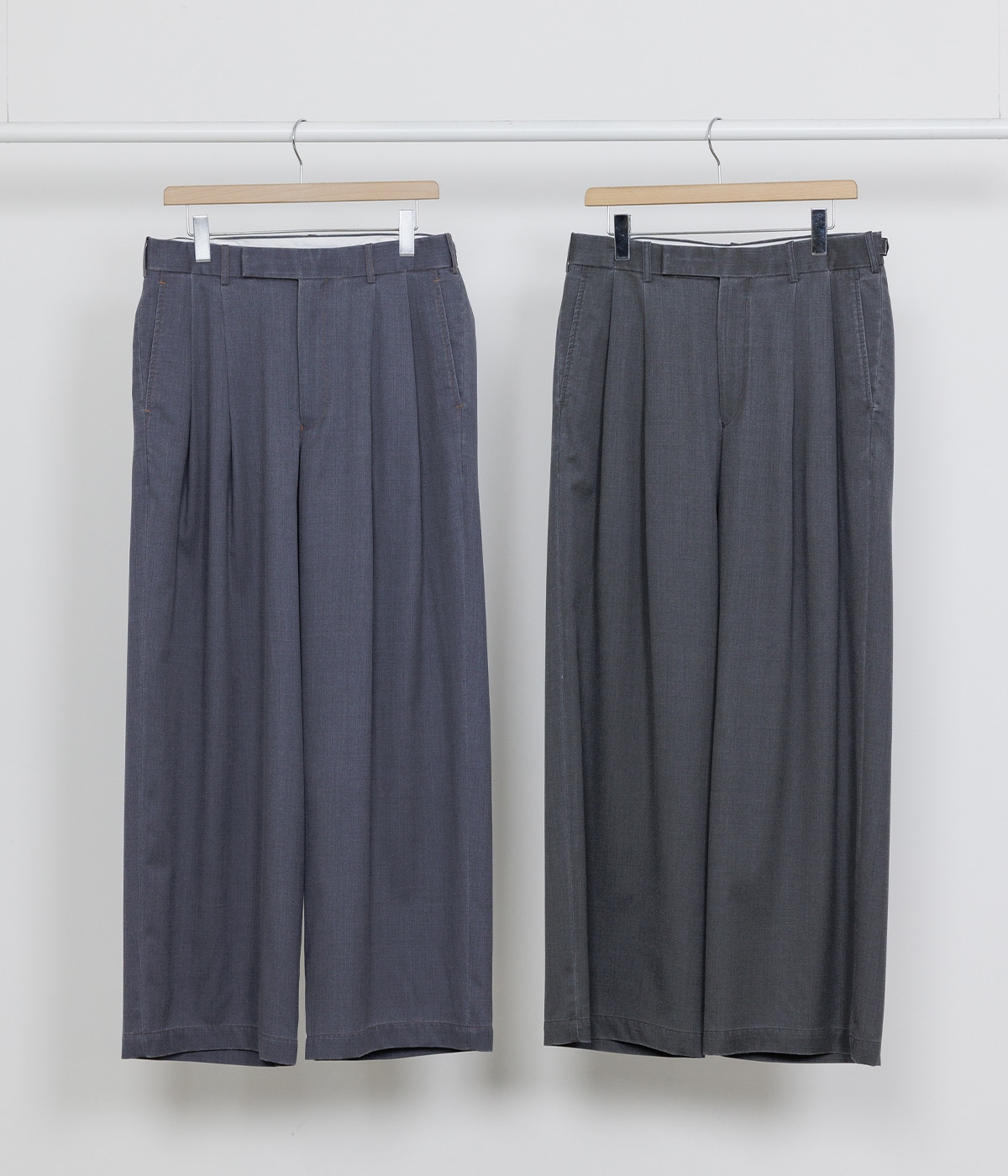 予約】TWO TUCK BUGGY TROUSERS -WASHABLE 2/72 WOOL GABARDINE
