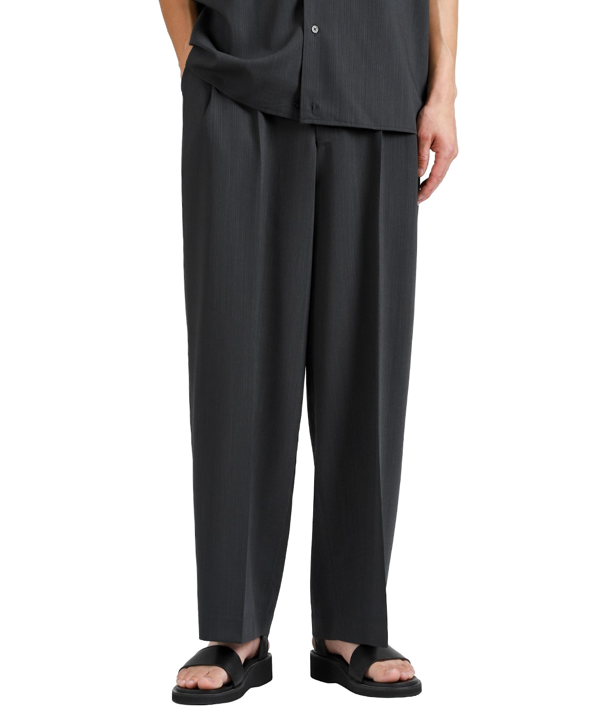 ONE TUCK WIDE TROUSERS -WOOL HIGH TWIST TROPICAL- | marka(マーカ