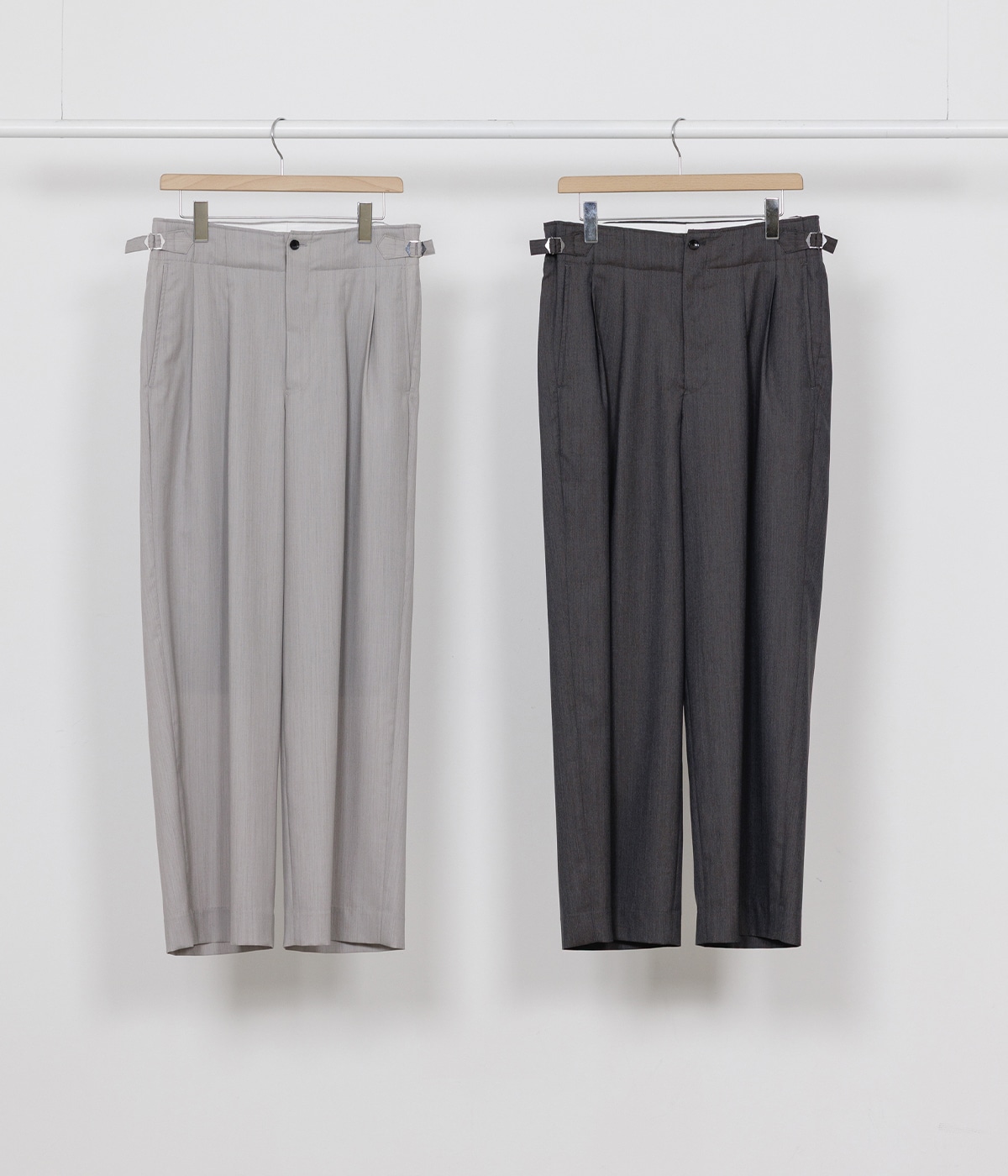【クリーニング済】marka マーカ　ウールモヘア　スラックス　サイズ2　日本製 予約】DOUBLE PLEATED MILITARY TROUSERS -2/60 WOOL TROPICAL MELANGE