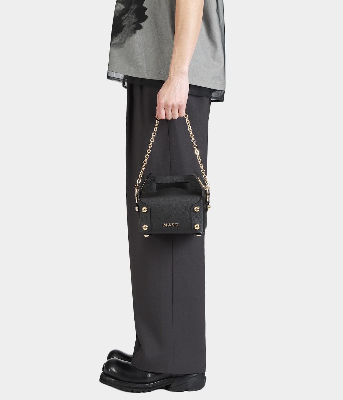 masu ショルダーバッグ エムエーエスユー MASU Leather Cake Bag （BLACK） - ファッション