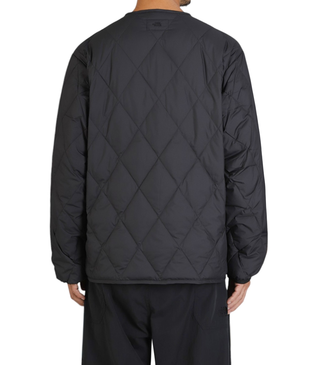 model（184cm / 63kg）B85 W80 H102 着用サイズ：L