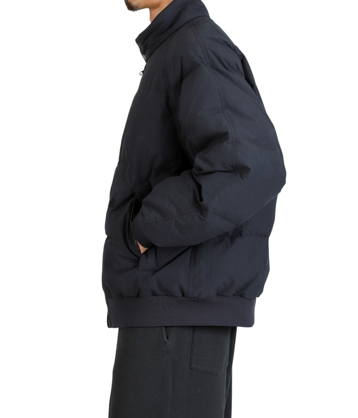 model（175cm / 60kg）B85 W75 H92 着用サイズ：M