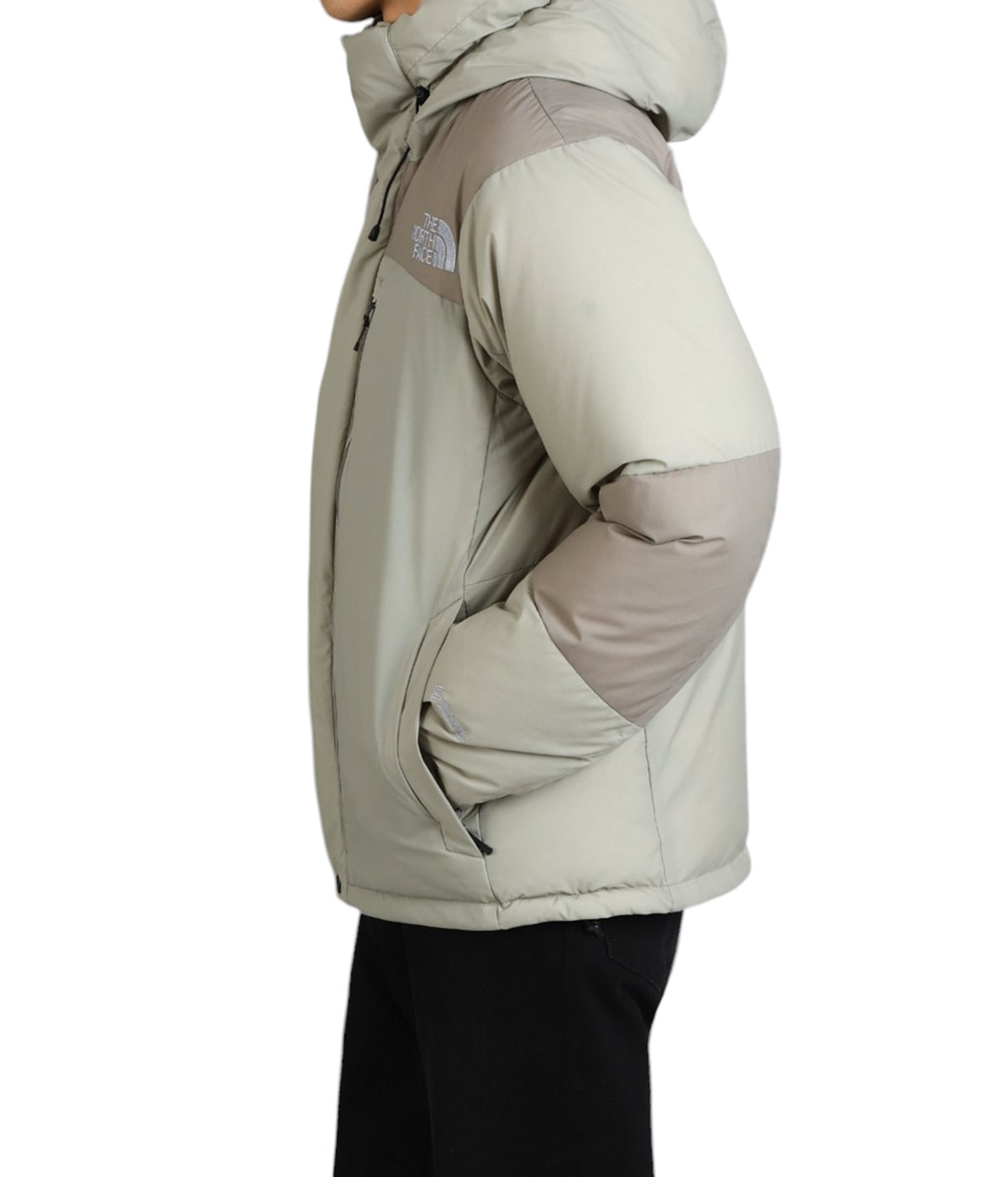 model（177cm / 62kg）B87 W73 H92 着用サイズ：L