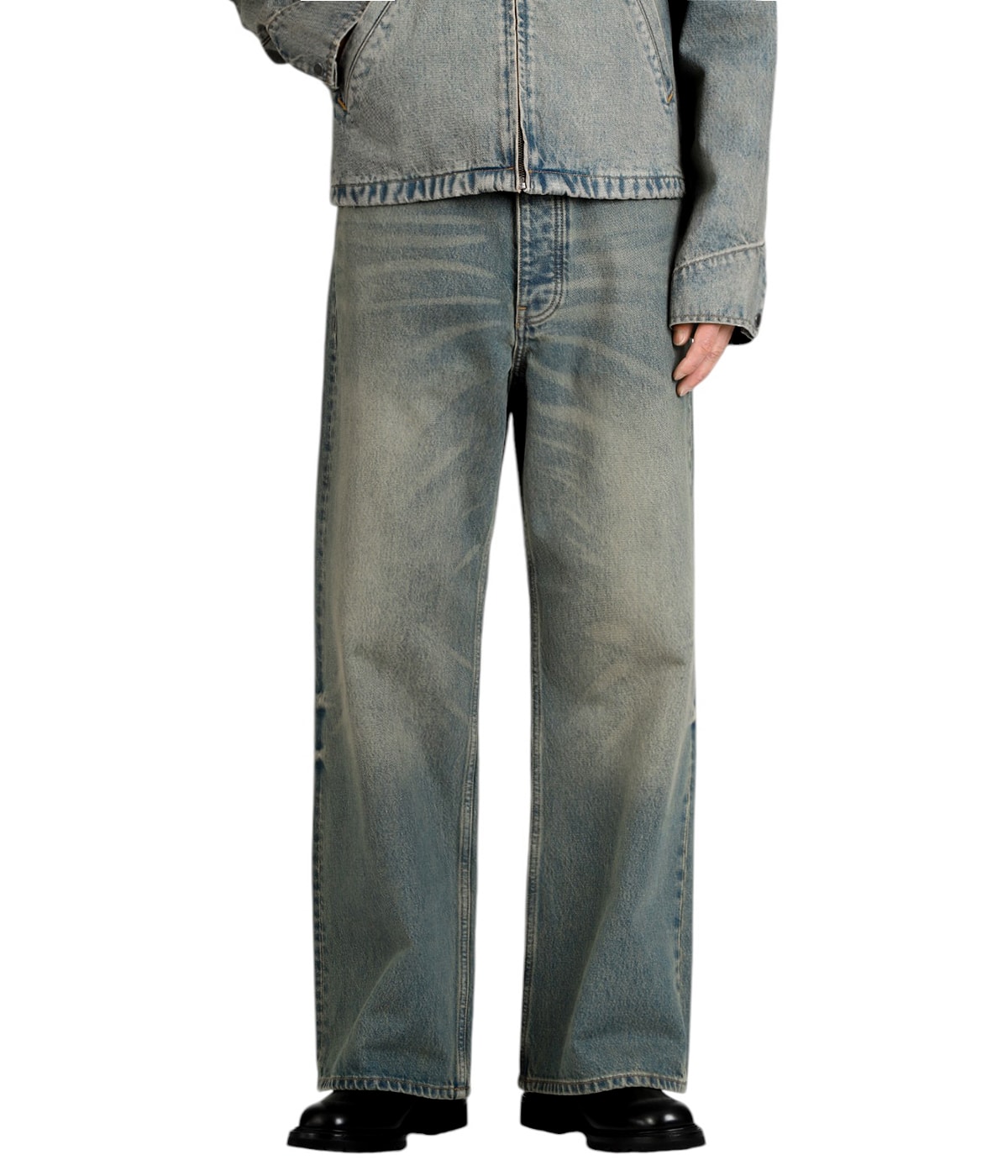 model（175cm / 60kg）B85 W75 H92 着用サイズ：32