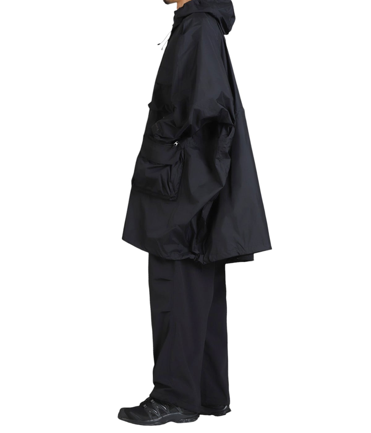 model（175cm / 60kg）B85 W75 H92 着用サイズ：M