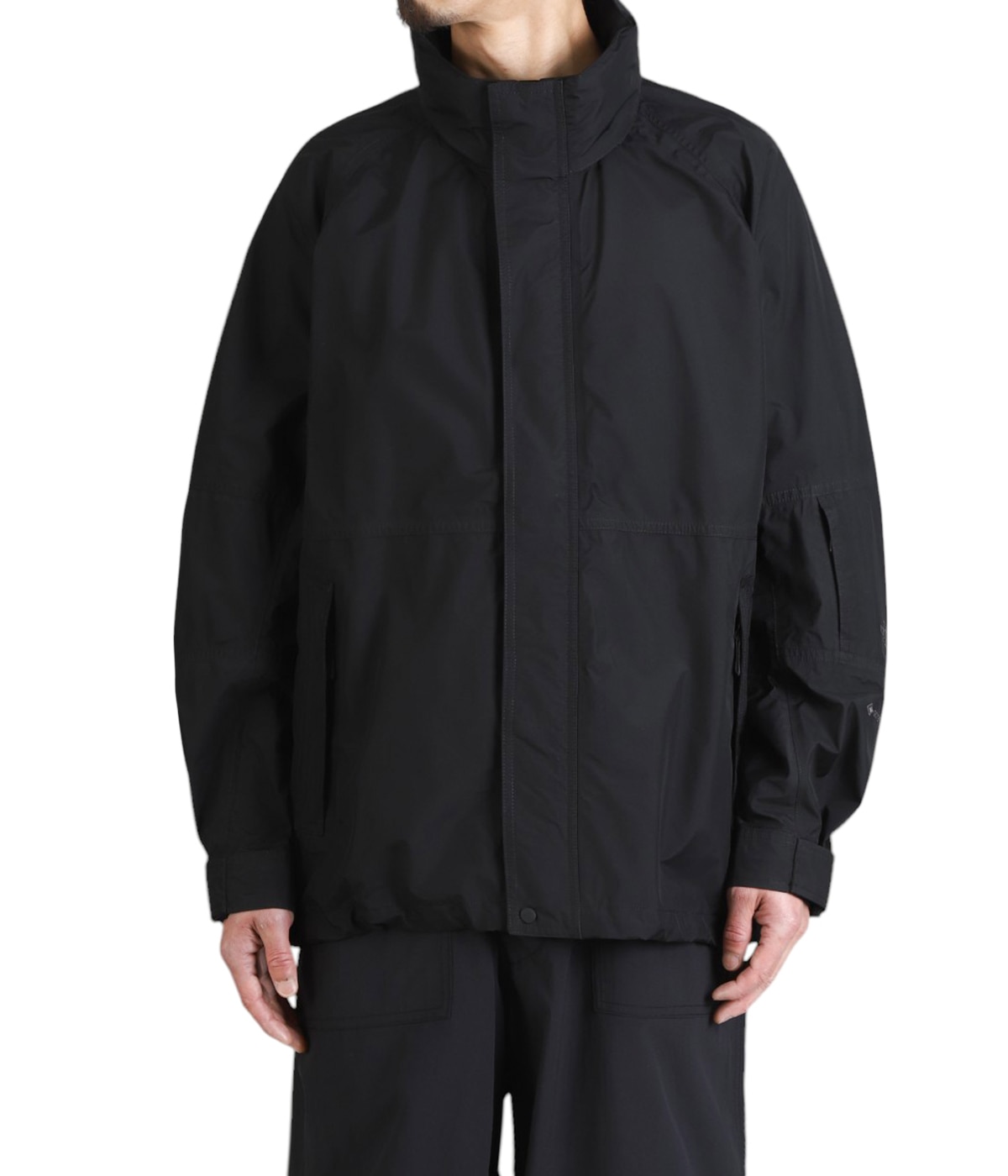 model（175cm / 60kg）B85 W75 H92 着用サイズ：S