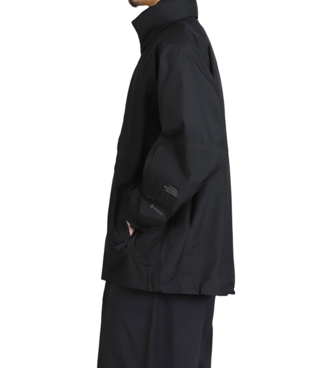 model（175cm / 60kg）B85 W75 H92 着用サイズ：S