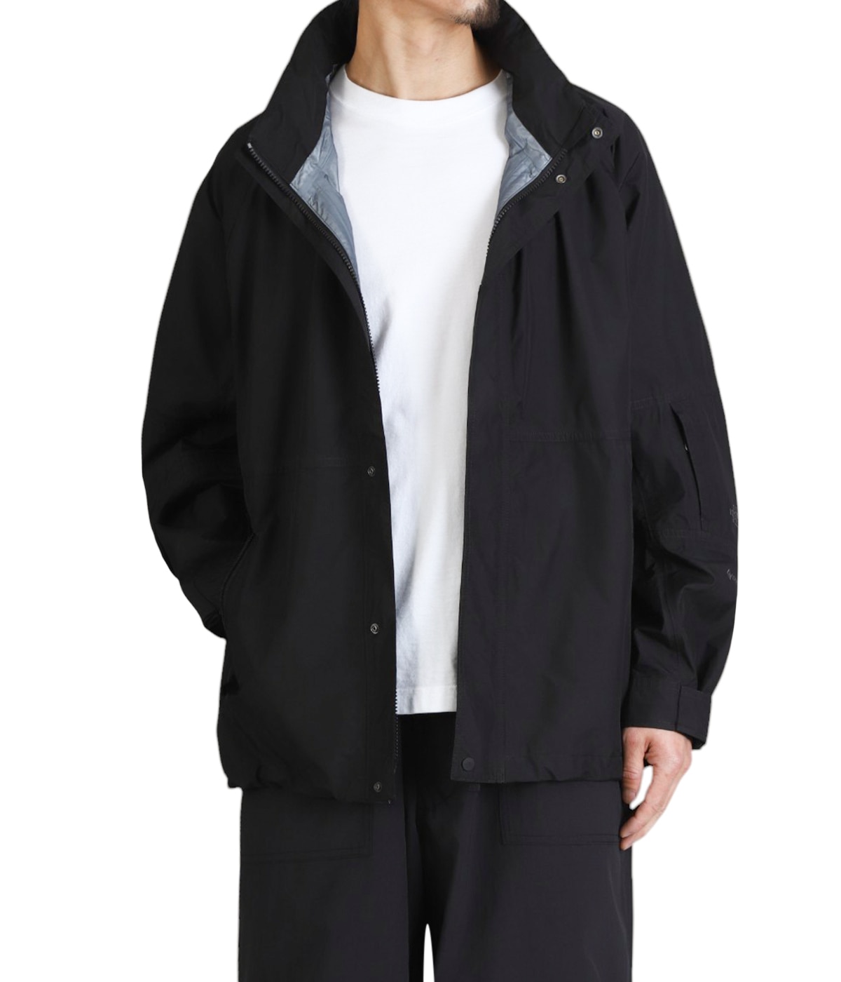 model（175cm / 60kg）B85 W75 H92 着用サイズ：S