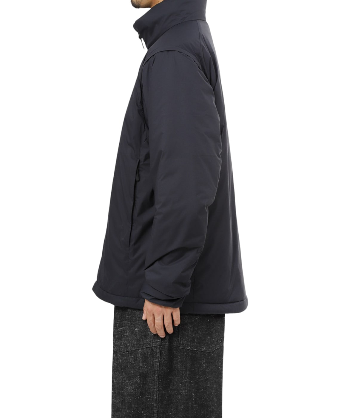model（184cm / 63kg）B85 W80 H102 着用サイズ：XL